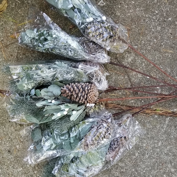 dillards Other - New Winter Floral Green Plant decor dillards Other - New Winter Floral Green Plant decor